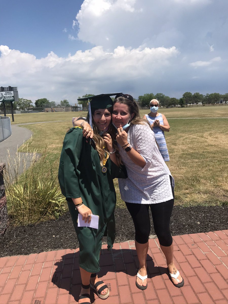 Poliviou_educ's tweet image. Nothing like being back @BellmoreJFK for the day after having an abrupt end to my senior year 3 years ago. Being able to observe my mentor, Ms. Sullivan, for the day helped me remember exactly why I’m going into teaching. She changed my life. Throwback to graduation! #classof2020