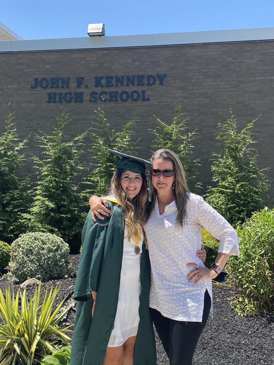 Poliviou_educ's tweet image. Nothing like being back @BellmoreJFK for the day after having an abrupt end to my senior year 3 years ago. Being able to observe my mentor, Ms. Sullivan, for the day helped me remember exactly why I’m going into teaching. She changed my life. Throwback to graduation! #classof2020