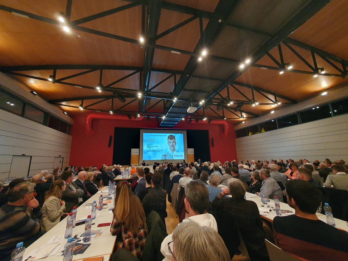 Es folgt die Präsentation der Kandidierenden: Die Mitte Kanton Solothurn steigt mit 42 Kandidierenden für den Nationalrat und einem Kandidaten für den Ständerat in den Wahlkampf um die #WahlCH23. #Mittenand #ParteitagMitteSO