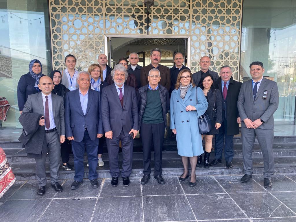 Bakü Hazer Üniversitesi  Mütevelli Heyet Başkanı  Prof. Dr. Hamlet İSAHANLI,  KÜNİB Fuarı için Bükü'de bulunan üniversite rektörleri ve temsilcilerini  ağırlama lütfunda bulundu. Can-Azerbaycan konukseverliğinin mükemmel örneğini gösteren Hamlet beye ve ekibine teşekkür ediyoruz.