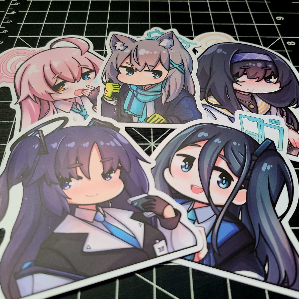 Hey Senseis! 
New Blue Archive vinyl stickers are available now @ https://t.co/a9Av3rBNa4
先生方、お待たせしました。
新しいブルーアーカイブのビニールステッカーが発売されました!@ https://t.co/a9Av3rBNa4 