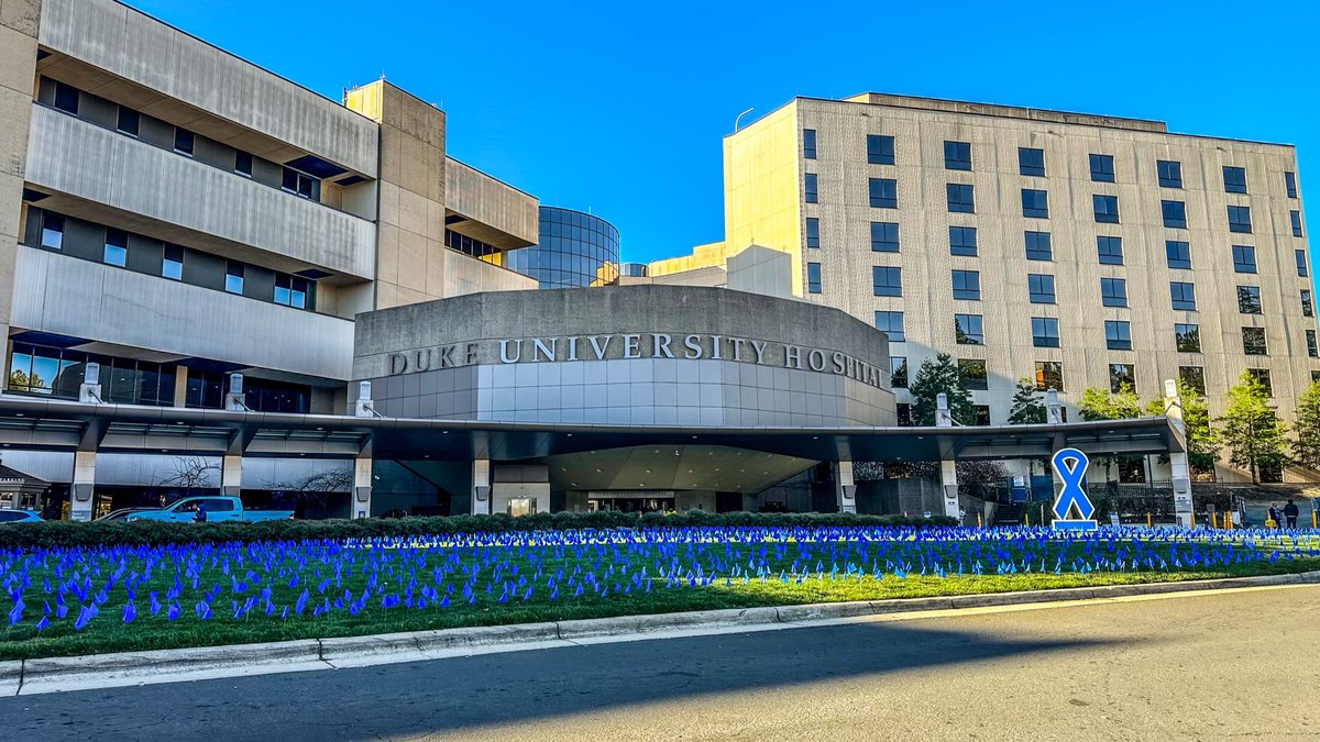Blue flags in front of our hospital remind us of the need for #coloncancer screening. The 2nd leading cause of U.S. cancer deaths is also one of the most treatable. If you're 45+, have a family history, or have any symptoms, be sure to #GetScreened.
#ColonCancerAwarenessMonth
