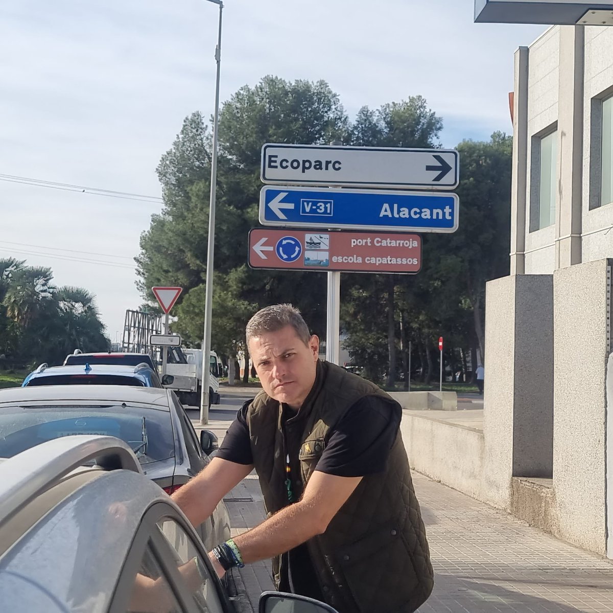 peris_vigo's tweet photo. Esta mañana hemos estado repartiendo información y visitando las empresas del Polígono Industrial de Masanasa @VoxDavidgarcia @acualor
@MariaSisial @FRENCHI08620418 @josevtea @adelaperis @solidaridad_esp @vox_cv @Rodrigo_AlonsoF
@MartaHormaeche1 @minmaculadacps @sergiodison https://t.co/eMLpYwYHb8