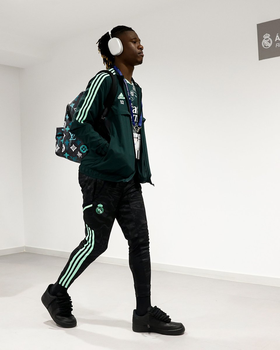 realmadriden's tweet photo. 🎧 @Camavinga 
🎧 @vinijr 
#UCL https://t.co/uWhF2xegPz