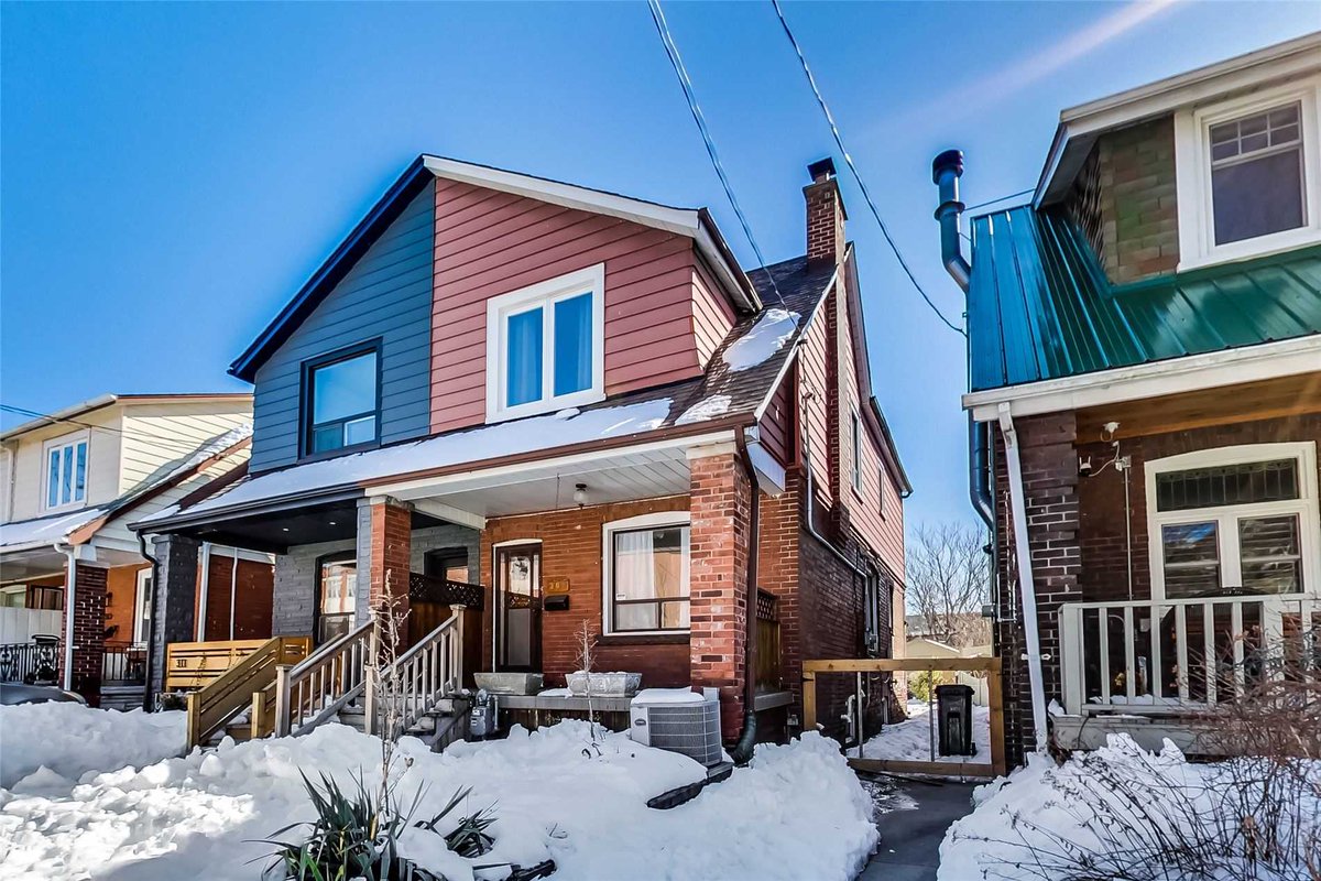 urbaneer's tweet image. For sale --&amp;gt; #House Of Tile in #DanforthVillage. Listed for 899k with offers next Wednesday will it spike high? #Toronto Buyers historically resist houses where every room is #CeramicTile - #TorontoRealEstate #TOre #CanadianRealEstate #FixerUpper
