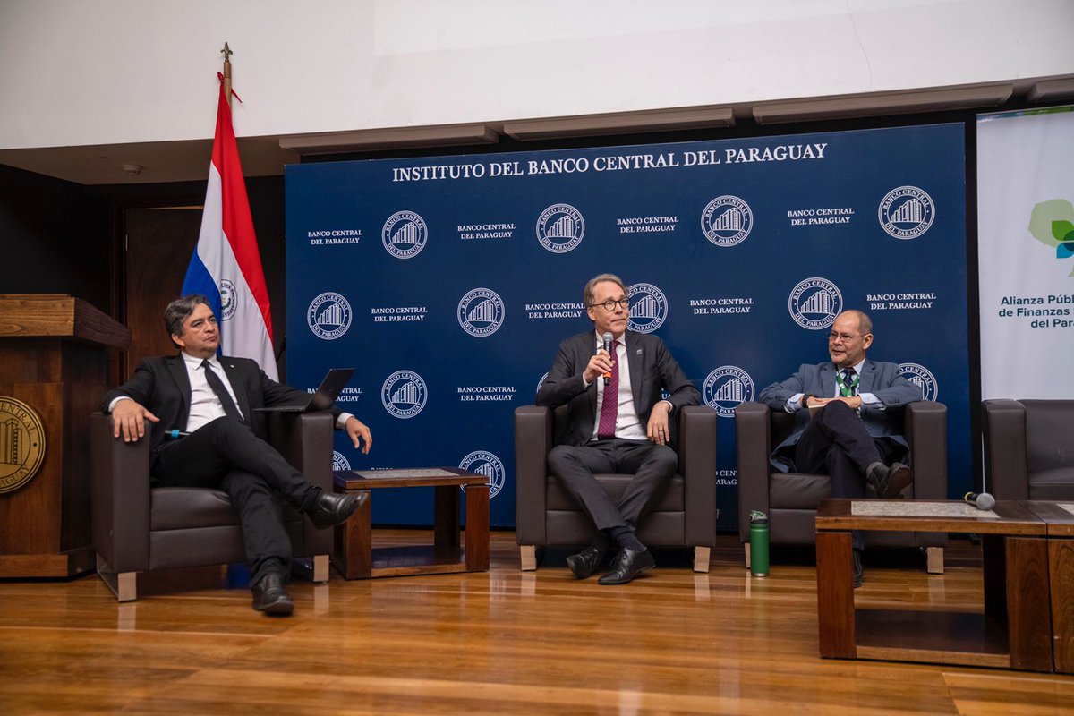 Durante el 14 y 15 de marzo se realizó el taller de “Cambio Climático y Bosques: Oportunidades para el Sector Financiero”. 🤝🏻🌳

Impulsado por la Alianza Público Privada de Finanzas Sostenibles del Paraguay, con el apoyo de <a href="/WWFpy/">WWF-Paraguay</a>, IFACC, <a href="/tfa_Global/">Tropical Forest Alliance at World Economic Forum</a> y la <a href="/UKinParaguay/">Embajada Británica 🇬🇧🇵🇾</a>.