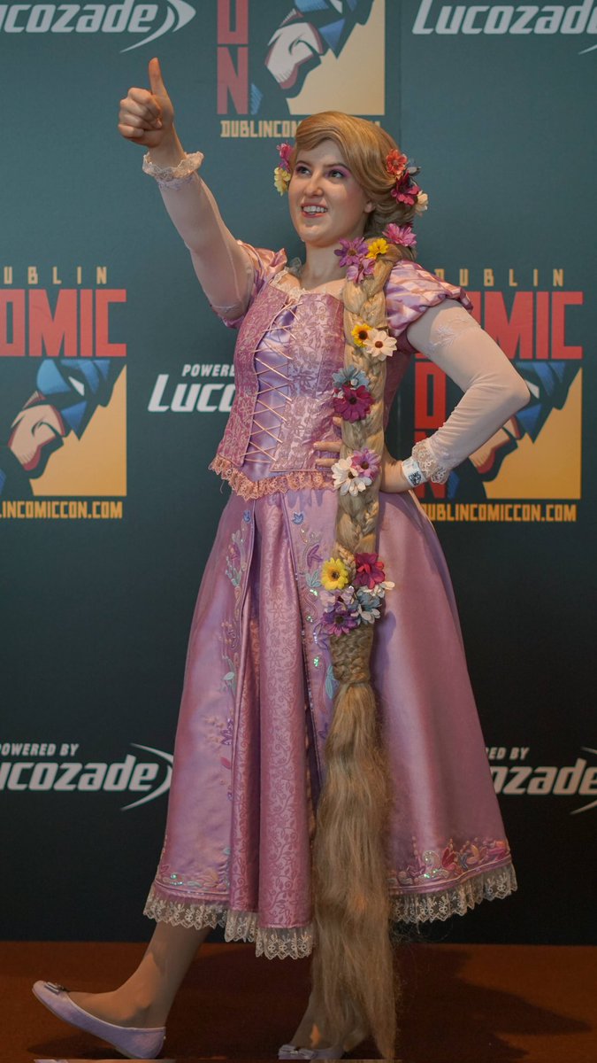 BeagleBomber's tweet photo. Princess Anna and Rapunzel at #DublinComicCon 
#frozen #tangled #Disney https://t.co/NRStZGl4po