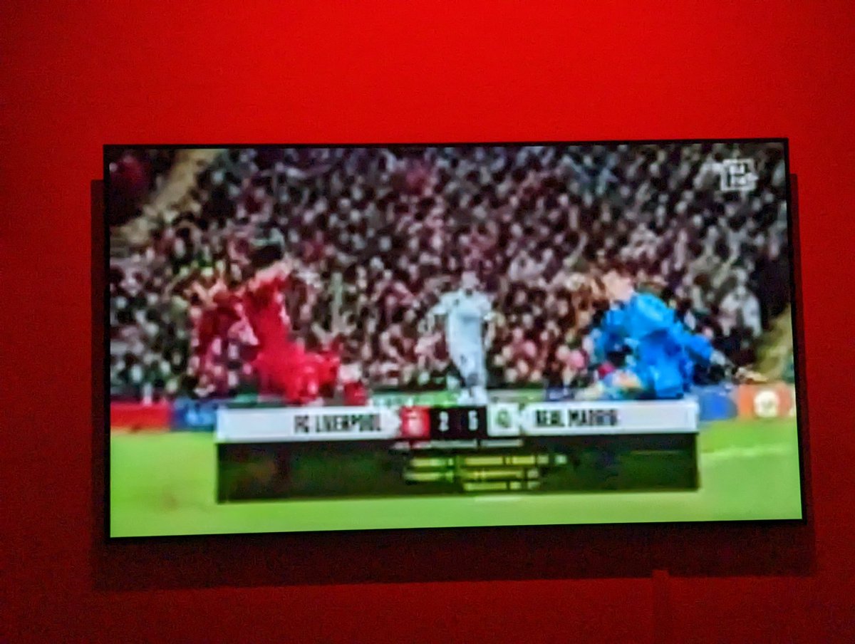 Simofi's tweet photo. Dafür zahle ich gerne 30€ 👍
@DAZN_DE_Help @DAZN_DE 
#SSCSGE #SGE https://t.co/qJv9Jip4FD