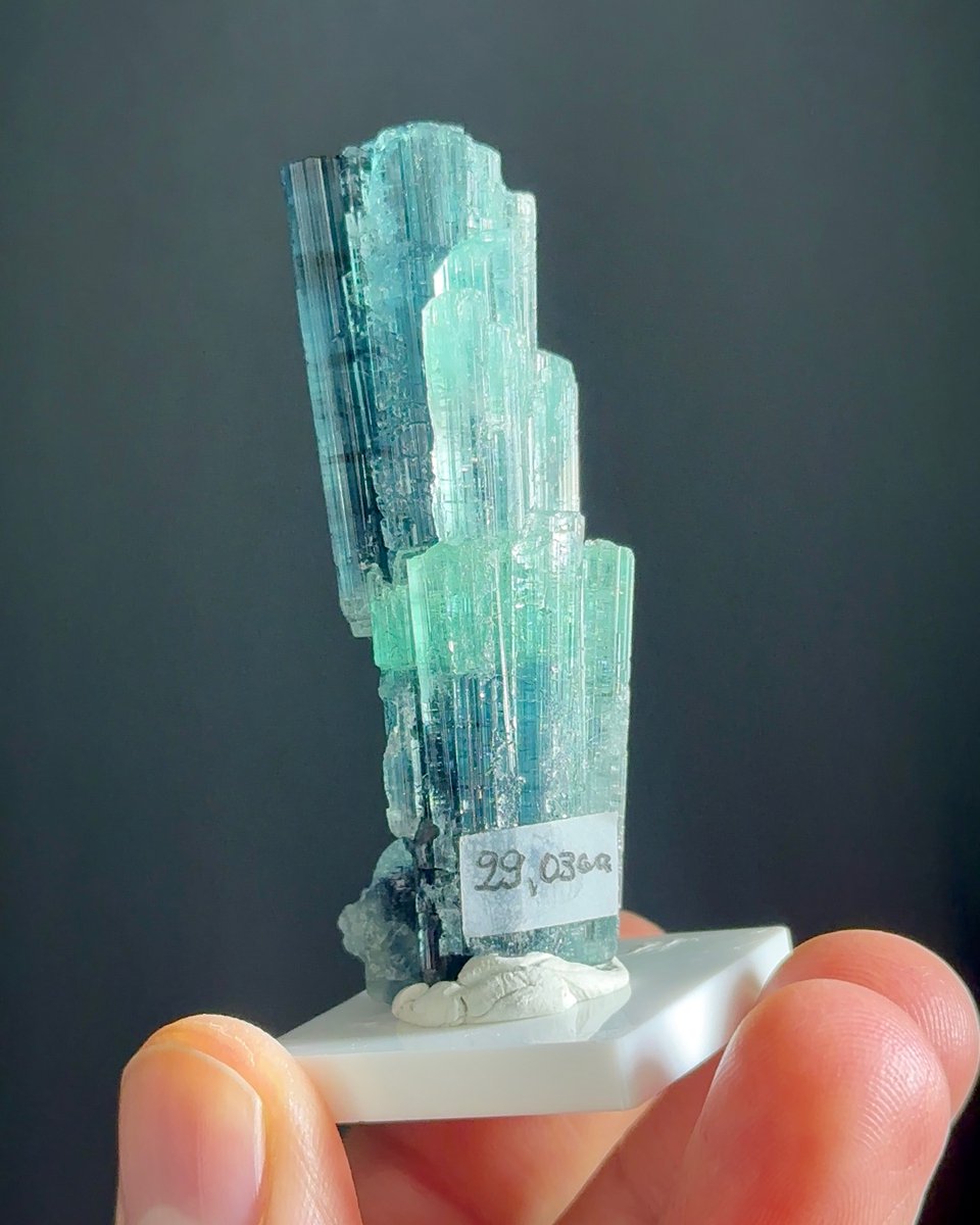 grpgems's tweet photo. "There's something magical about the way crystals and gemstones sparkle ✨💎 #gemstonesparkle #crystalmagic" https://t.co/3PdRajMa1Z