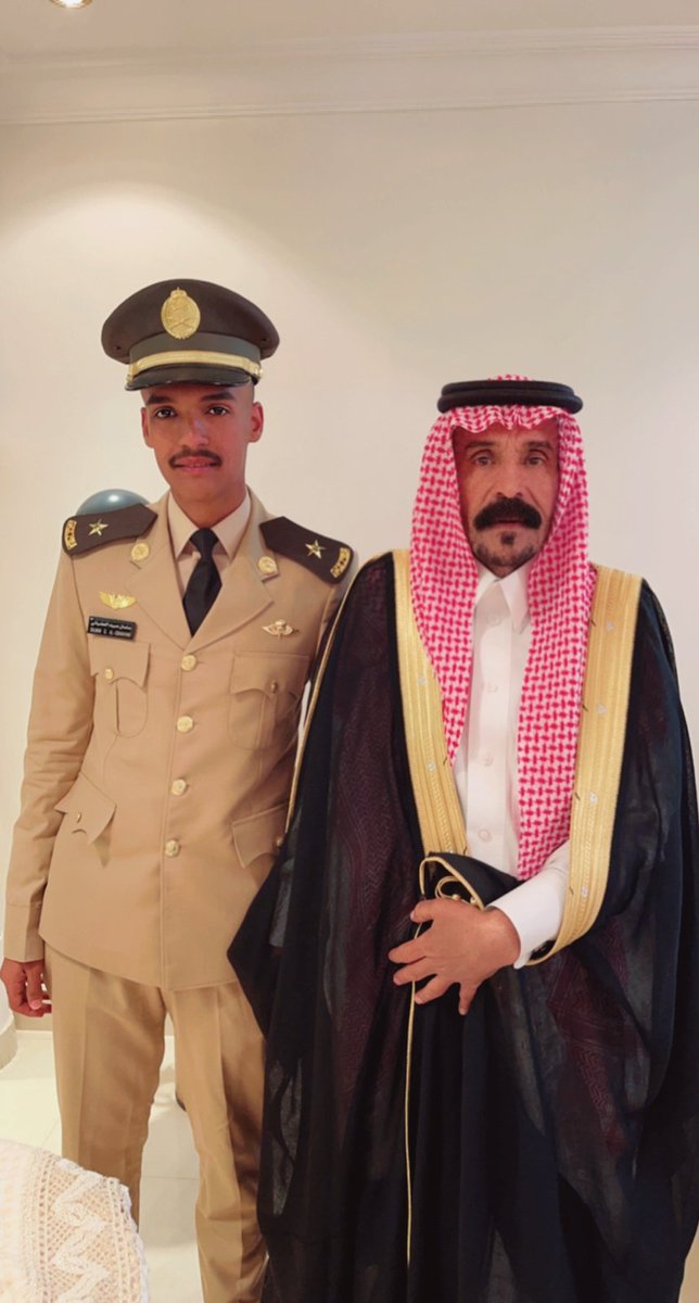 sadun999's tweet photo. ابارك للشاعر الكبير والراوي الثقة عبيد بن نشار العضياني تخرج ابنه سلمان من كلية الملك عبدالعزيز الحربية برتبة ملازم واسأل الله له التوفيق والسداد 

مبروك ياعبيد  تخرج  كحيلان
       ذخر الحصان اللي طوال ٍ حباله
جده وابوه مرجحت كل ميزان
       ولاسلافهم بالطيب طوله وقاله https://t.co/xg0PhhIvJ4