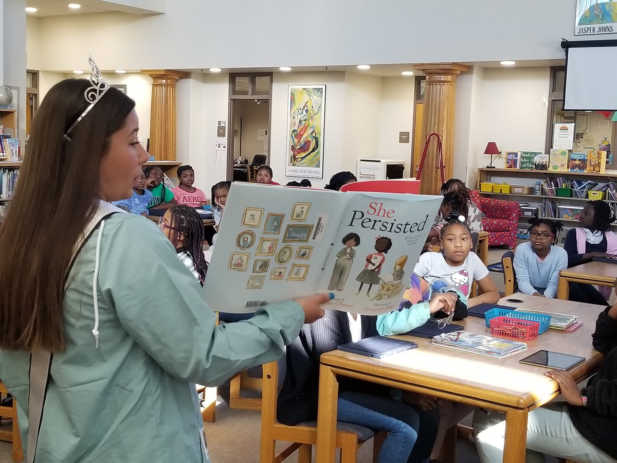 CravingBooks's tweet photo. The 4th grade girls @Lakeside_Lions enjoyed celebrating Women's History Month with guest reader, Indy 500 Festival Princess @SavannahBoneta.  #WarrenReads #WarrenWill https://t.co/t0Pj60HH2Z