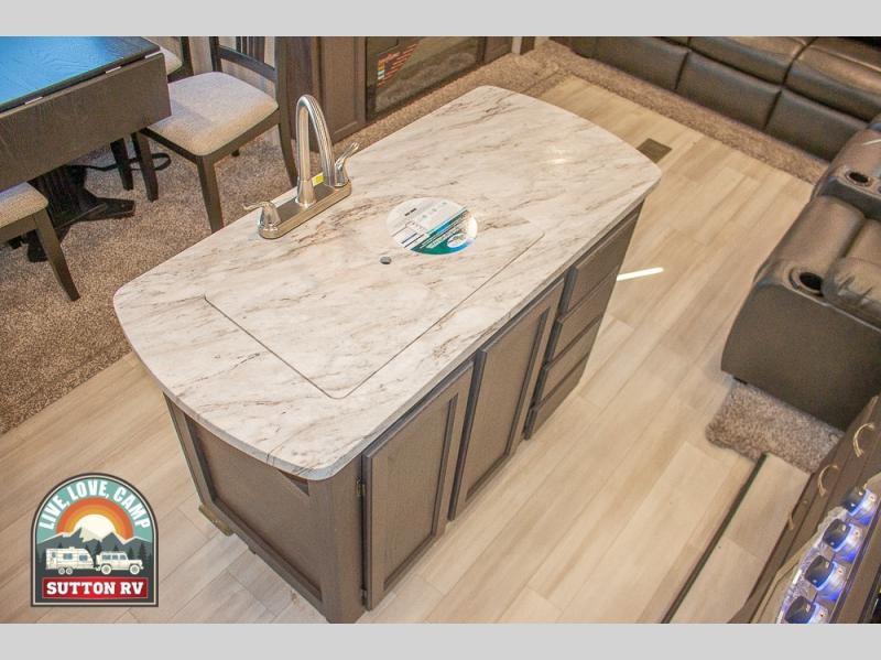 SuttonRV's tweet photo. Fully Featured &amp; Easy to Tow! Now @suttonrv
Phoenix fifth wheels are designed to include hi-end features, luxurious interiors, and provide a fantastic towing experience by today's ½ ton and ¾ ton trucks. #fifthwheel #camping #rv https://t.co/BQCp486gqx
