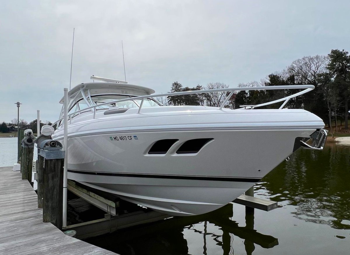 BluewaterYS's tweet photo. This beautifully-kept Intrepid 430 Sport Yacht has been lift-kept since new, and is now on the market in Annapolis, MD! Notable features include:
- Triple Yamaha 300hp Engines
- Cabin and Cockpit A/C
- Garmin Electronics
- Bow Thruster
https://t.co/iaD36yWZCx https://t.co/hGbU203EGd