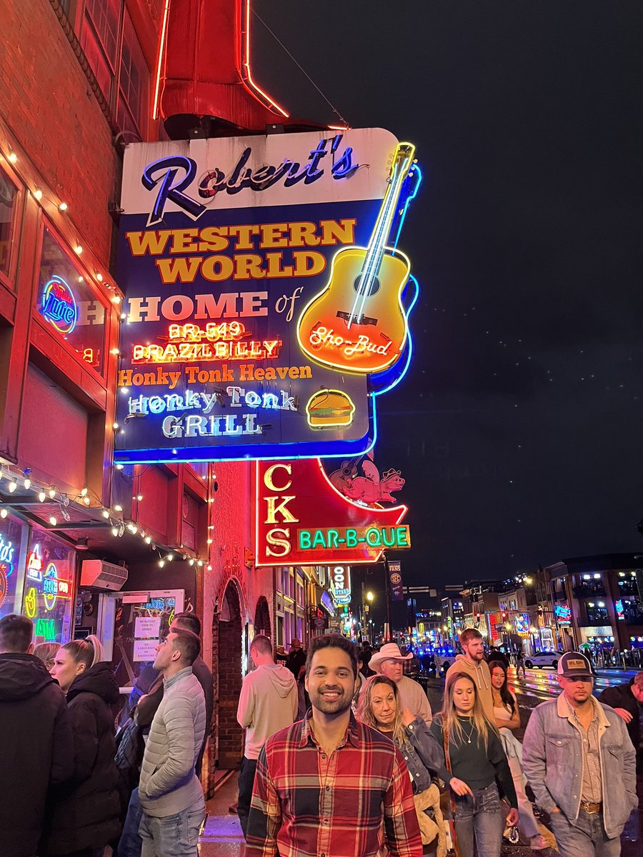 rishi_simhal's tweet photo. Had a great time presenting research at #SUFU23 this past weekend! Although the highlight of the trip was definitely getting to play my first live show in Nashville with the incredibly talented @jayrinmusic https://t.co/6Y8T2QKJV8