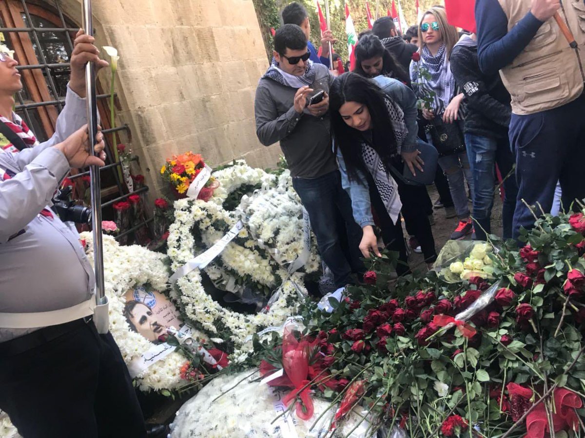 DaliaHarb's tweet photo. وفي ذكرى استشهادك نقول لكَ نحن على خطاك سائرون، فأنت المعلّم وانت القائد وانت القدوة. أمنيتي كانت ولا تزال بالتعرّف إليك ولكن طلقات الغدر سبقتنا جميعاً. داليا حرب 
#كمال_جنبلاط🌹🕯️ #ستبقى_فينا_وستنتصر.. يوماً ما 🙂 https://t.co/WHjTjwHLor