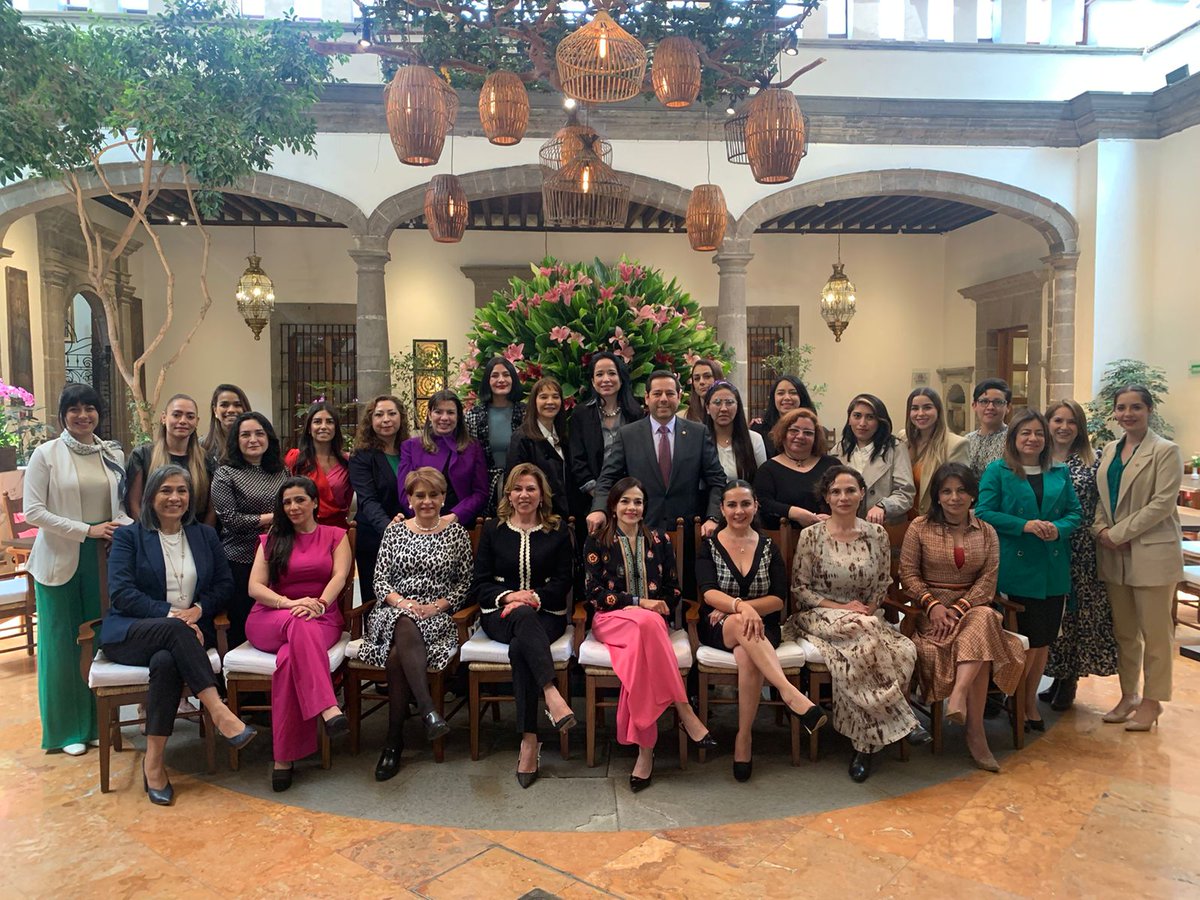 canipecmx's tweet photo. Esta mañana @RSanchezCanipec, Directora General de #CANIPEC y Giselle Segovia, Directora de Relaciones Institucionales, presentes en la reunión de la Comisión de Inclusión Diversidad, Equidad y Accesibilidad (IDEA) organizada por la @CONCAMIN en el marco del #MesDeLaMujer 💜 https://t.co/bDN6G80pcA