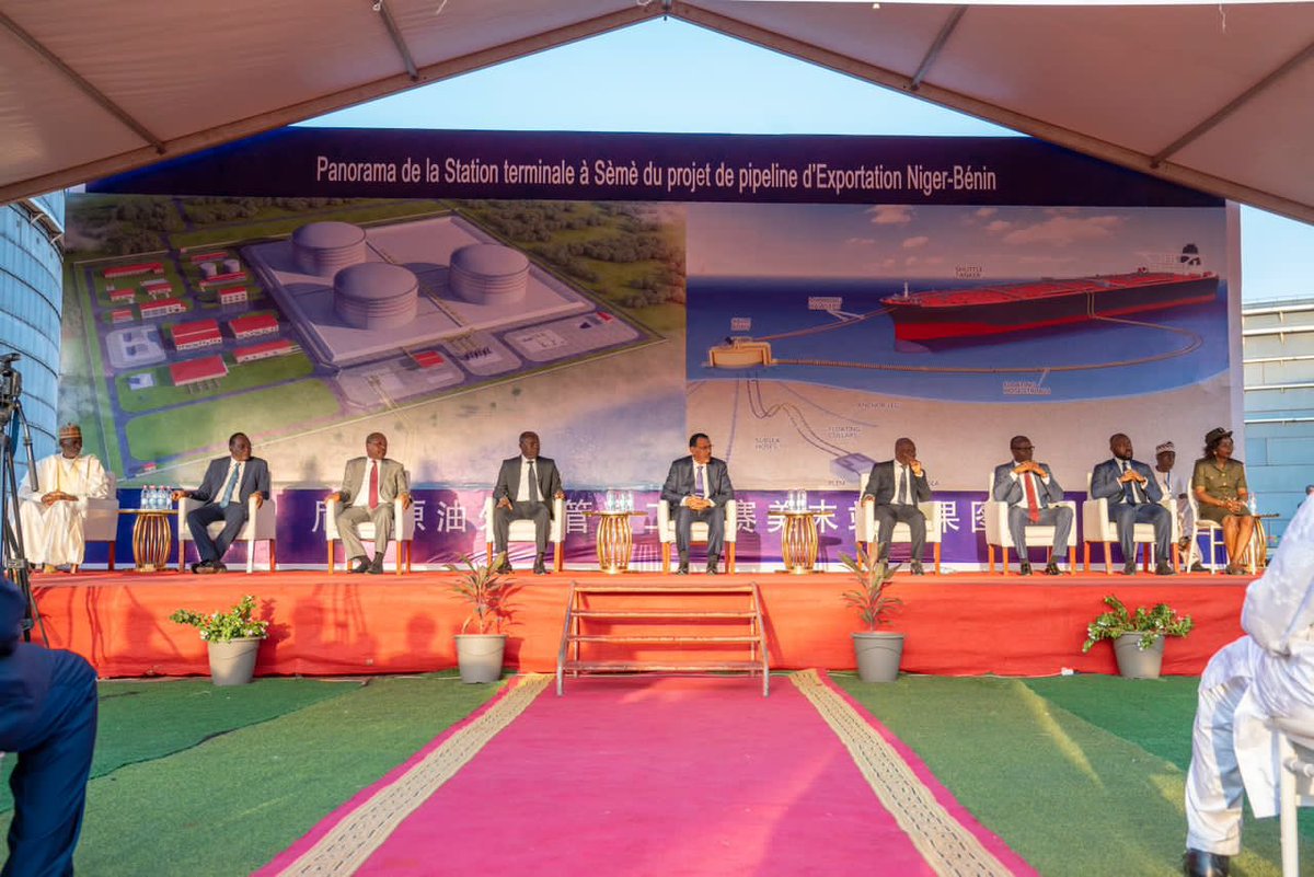 Visite du Président de la République, SEM @MohamedBazoum, le 13 Mars dernier, sur l’un des chantiers de construction du Pipeline #Niger-#Bénin. Le Président a pu constater la bonne progression des travaux au niveau de la station terminale de Sémé, au Bénin, d’où sera exporté le