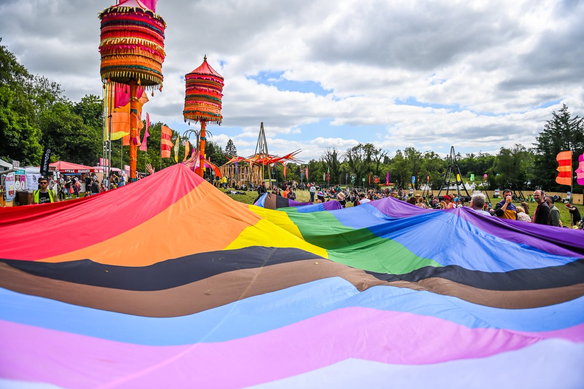 Hey! Wanna be on my team?? I'm excited to announce my new role as Photography Coordinator of <a href="/BodyandSoulIrl/">Body&Soul</a> 💕📸 I'm looking to hire and mentor photographers. If you're handy with a cam, sociable and smart, please fill out this form and show us your best work!