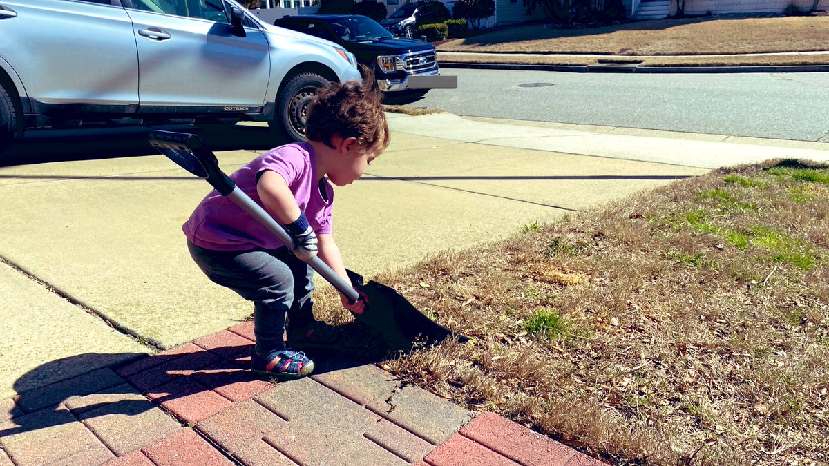 RCRBuck's tweet photo. He just turned 2, so has learned how to play through a winter 🤣
His play techniques are limited to shovelling, building things with snow, snowball fights, etc. ❄️❄️❄️
He’s learning about summer quickly now☀️☀️☀️
#Parenting #Play #WinterToSummer https://t.co/n0SHyoCysI