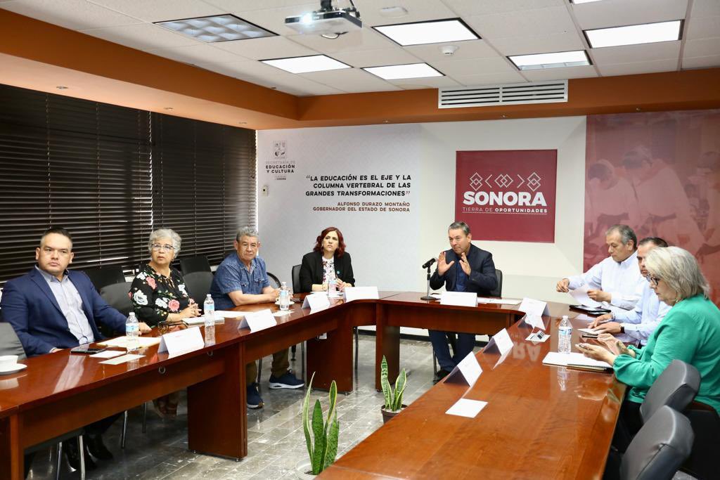 SECSonora's tweet photo. Como parte del ejercicio de transparencia que promueve el @gobiernosonora, el titular de la SEC convocó, en un hecho extraordinario, a integrantes de la Comisión de Educación y Cultura del @CongresoSon para presentar un informe del estado que guarda el sistema educativo. https://t.co/6ULPlduB6N