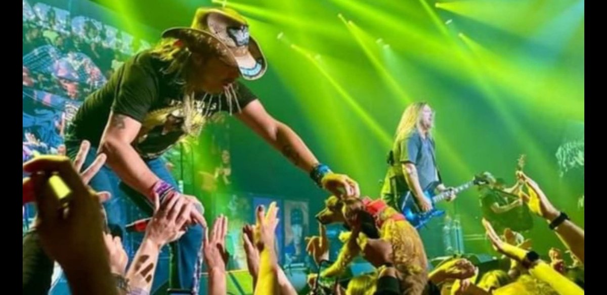 MaggieHeroDog's tweet photo. @bretmichaels
RuffRuff(Hello👋)
Bret &amp; Everyone,Bret!Happy Birthday🎂!My Nose,Knows. You're having"Nothin',but a Good Time"Celebrating.Keep on #Rockin &amp; 4Paws in Spirit.🐕🎸🎙🤘🎶🔊
Ps.Ruff and Roll
#partigras #BMB @Poison #HappyBirthdayBretMichaels https://t.co/j5o8m1AqGv