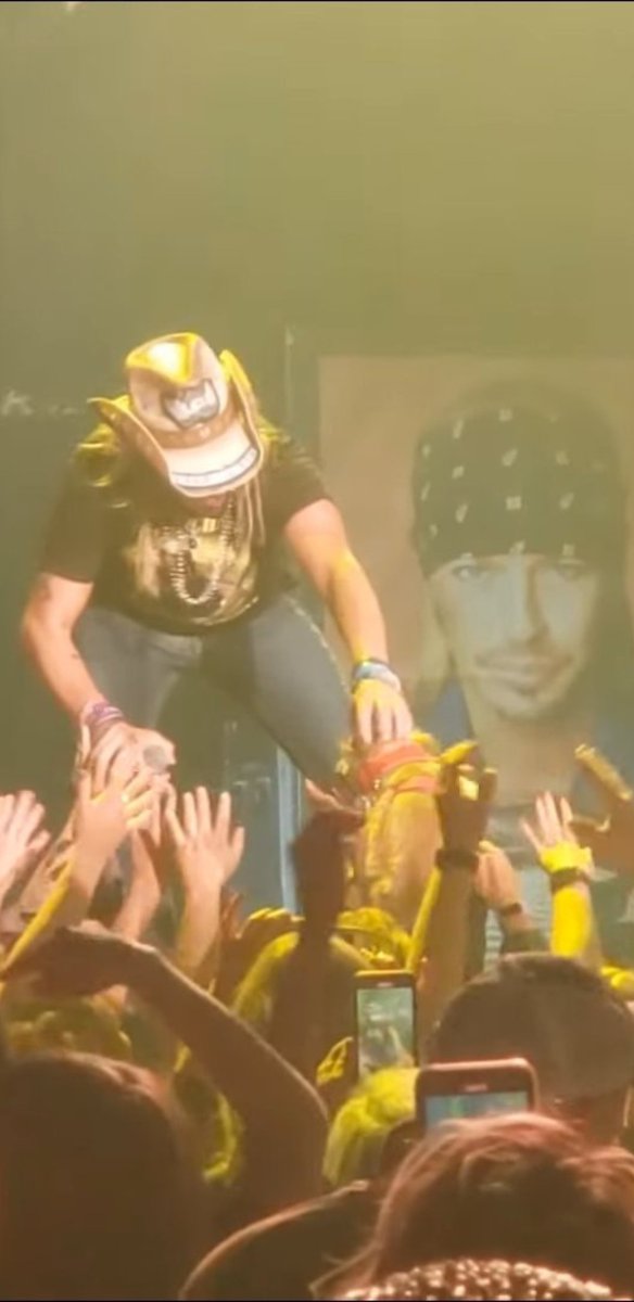 MaggieHeroDog's tweet photo. @bretmichaels
RuffRuff(Hello👋)
Bret &amp; Everyone,Bret!Happy Birthday🎂!My Nose,Knows. You're having"Nothin',but a Good Time"Celebrating.Keep on #Rockin &amp; 4Paws in Spirit.🐕🎸🎙🤘🎶🔊
Ps.Ruff and Roll
#partigras #BMB @Poison #HappyBirthdayBretMichaels https://t.co/j5o8m1AqGv