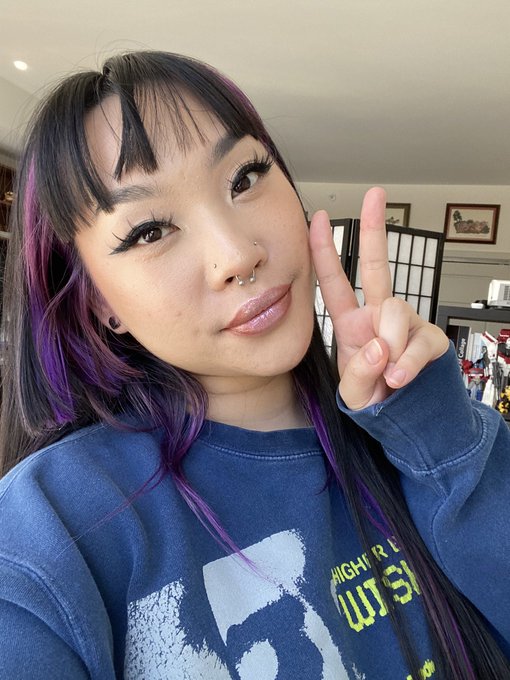 Hi from me and my busted bangs https://t.co/Rkp9Sgbs2y