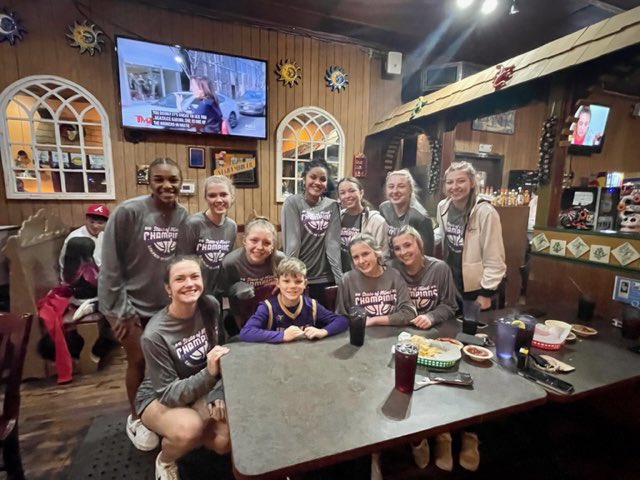 Less than six hours after a disappointing loss in the State Championship game, <a href="/lumpkinwbb/">Lumpkin County WBB</a> takes time to pose for a picture with a young fan. #mygirls