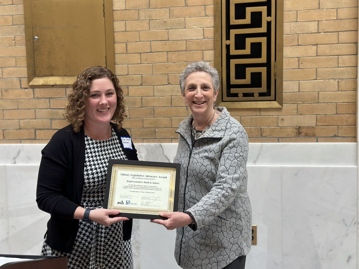 RepRuthBalser's tweet photo. Honored to receive Library Legislative Advocacy Award today at #LibraryLegislativeDay in recognition of my work to ensure library access to e-books and digital audiobooks. Hats off to librarians-today's intellectual freedom warriors! @MassLibAssoc @mblclibraries #MSLA https://t.co/FkJuNErE0Y