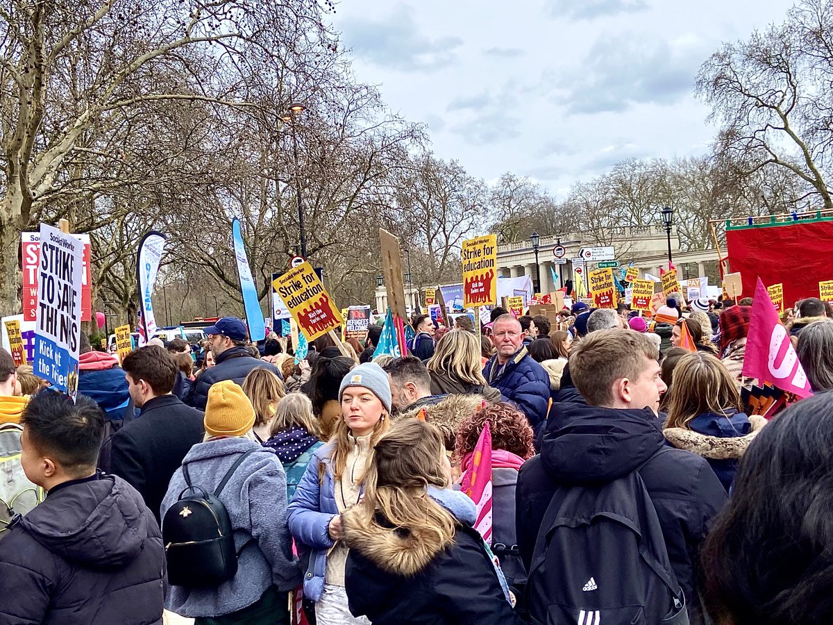 Don’t mess with educators! They’ll take to the streets ✊❤️ #ucuRISING #NEU #FairPayForTeachers #FairPayForNHSWorkers #SupportTheStrikes #SolidarityWithJuniorDoctors #PayUp #ToriesOut #NoEducationCuts