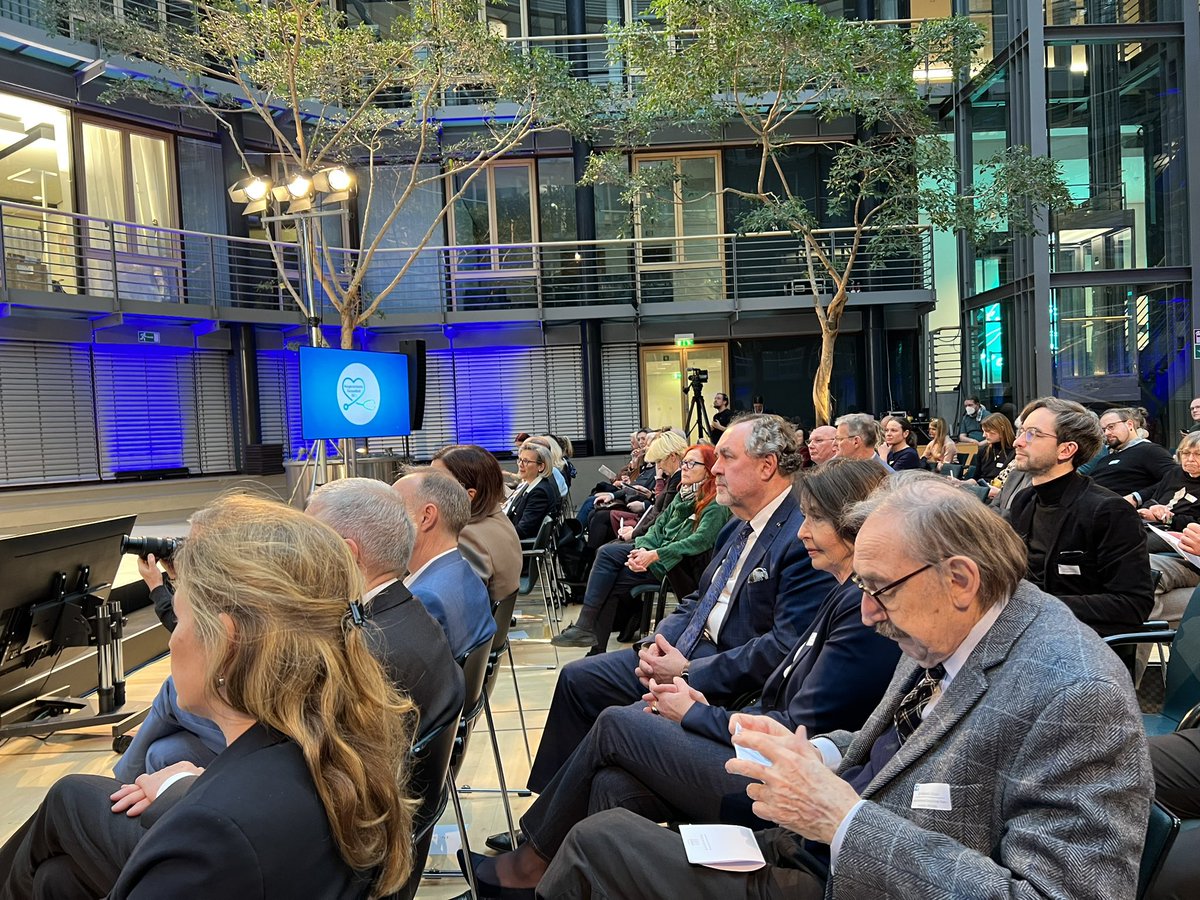 #Ausgezeichnete Gesundheit“: Karsten Braun #KV B-W Aktueller Trend = weg mit den Sektorengrenzen ➡️ aber bitte in beide Richtungen 💪 Ambulante  Behandler sollen auch bisher stationäre Leistungen anbieten können = § 115f; Hybrid-DRGs bergen Potenziale. ➡️