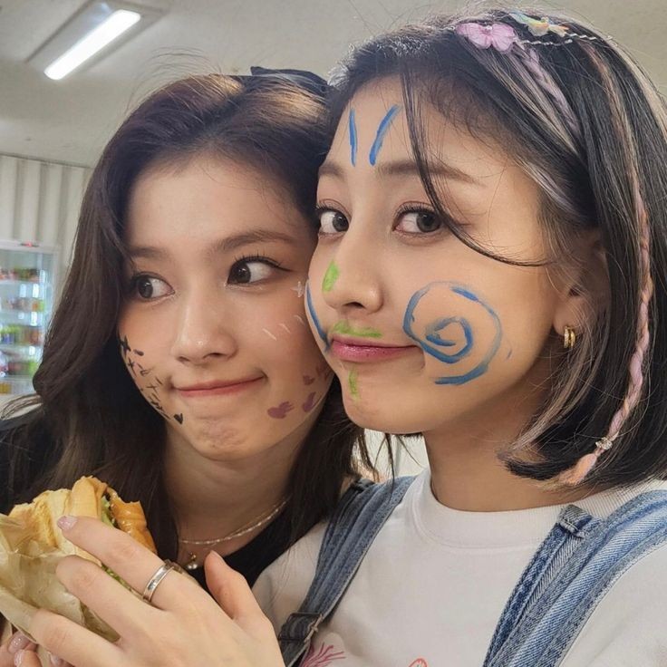 cidada_universo's tweet photo. Por favor, leiam minha fic pra que eu tenha forças e ela não morra skksk obrigada pela atenção♡

#SAHYO #fanfic #fanfictwice #fanficgl #girlslove #gl https://t.co/NxX6MzXcMl