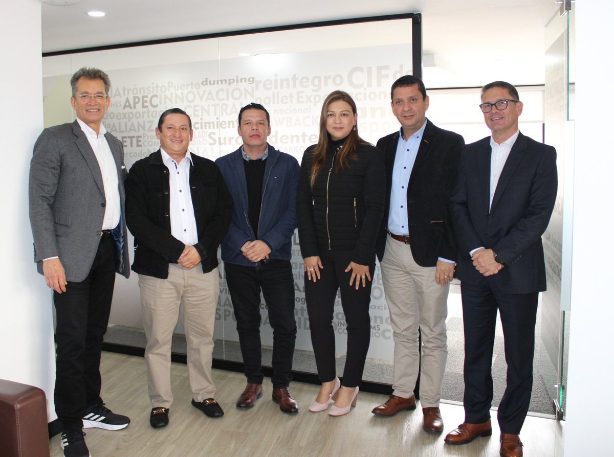 En reunión con nuestros afiliados <a href="/OrgPajonales/">Pajonales</a>, Mavalle y <a href="/UnipalmaOficial/">Unipalma-Oficial</a>, empresas exportadoras de arroz, caucho y aceite de palma, respectivamente, sobre los posibles apoyos para promover cada vez más su internacionalización