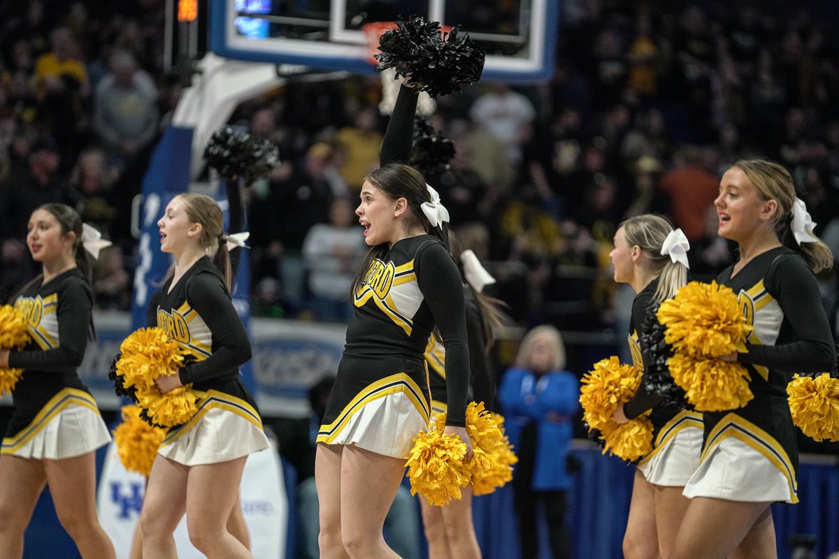 BlackandGoldDa1's tweet photo. Woodford fans packed the stands today at Rupp Arena. With school canceled Friday, I expect a big crowd. https://t.co/kx545uSpvX