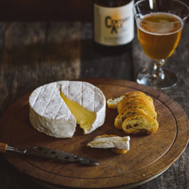 #saintpatricksday is coming up and you don't know how to pair your beer with #Frenchcheeses? ☘️Today let's pair Camembert!☘️

The mushroom and earthy flavors of #Camembert pair well with a Saison or Wheat #beer🍺

Their fine bubbles cut through the silky texture of Camembert!✨