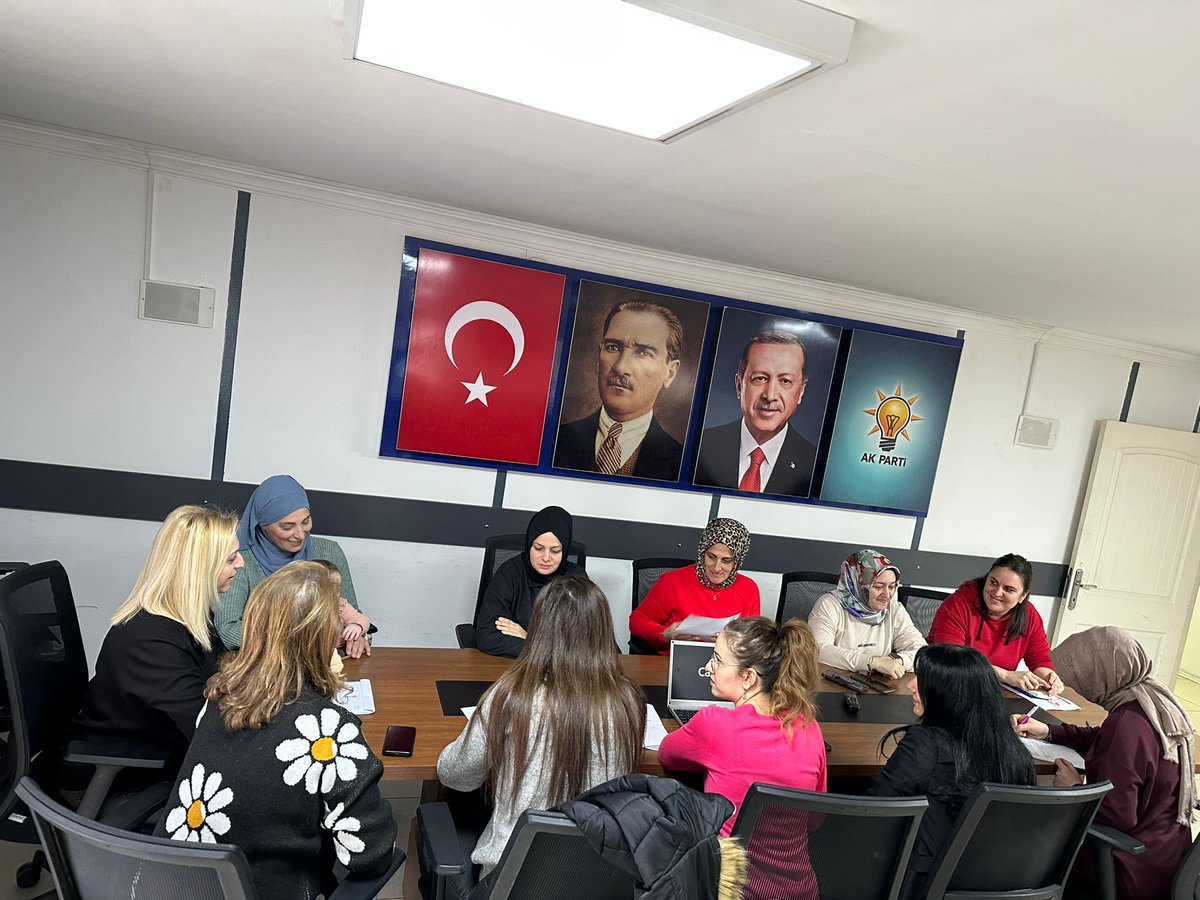 Arhavi_Akkadin's tweet photo. Haftalık Olağan toplantımızı  kadın kolları Bşk. Serap Altunbayrak, yönetim kurulu üyelerimiz  ve  koordinatörümüz Müzeyyen Akgül'ün online katılımıyla gerçekleştirdik.
Toplantımız hayırlara vesile olsun
@aysekesir
@AKKADINGM
@Emine_Gozgec16
@ElifYesimAraz1
@Akkadinartvin https://t.co/8H1QLkYfOg