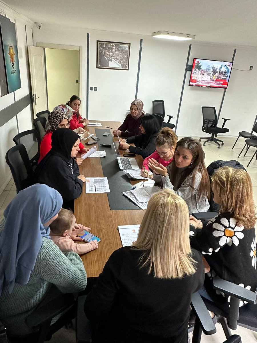 Arhavi_Akkadin's tweet photo. Haftalık Olağan toplantımızı  kadın kolları Bşk. Serap Altunbayrak, yönetim kurulu üyelerimiz  ve  koordinatörümüz Müzeyyen Akgül'ün online katılımıyla gerçekleştirdik.
Toplantımız hayırlara vesile olsun
@aysekesir
@AKKADINGM
@Emine_Gozgec16
@ElifYesimAraz1
@Akkadinartvin https://t.co/8H1QLkYfOg