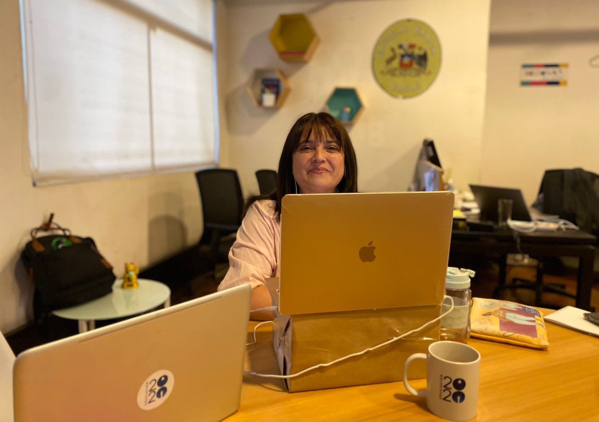 Educacion2020's tweet photo. 🔵 Nuestra Directora de Comunicaciones @isatolosa, ya está lista para comenzar nuestro webinar junto a @feyalegriahn @FeyAlegria_Nic, donde hablaremos sobre la experiencia de #TutoríaEntrePares en 40 escuelas de Honduras y Nicaragua #TEPA.

Conéctate aquí: https://t.co/yYMJEulkFU https://t.co/T5dFJhGQJP