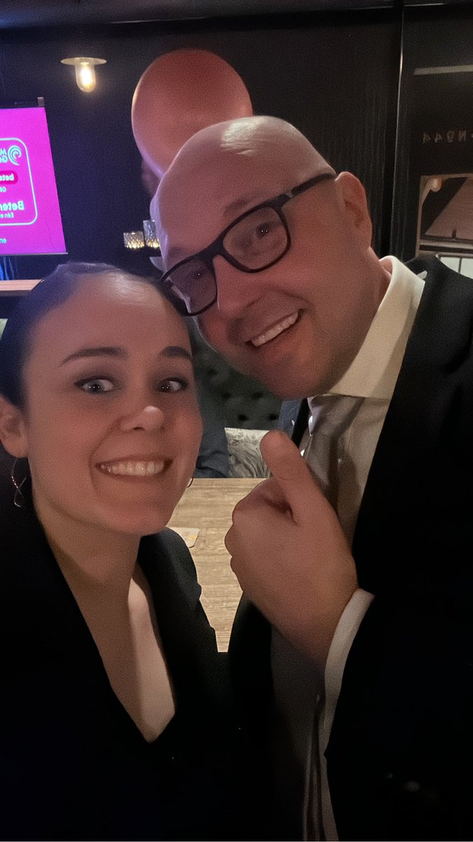 vreulske's tweet photo. #ElectionNight 🥂💪🏻 https://t.co/M7SBnVcH51