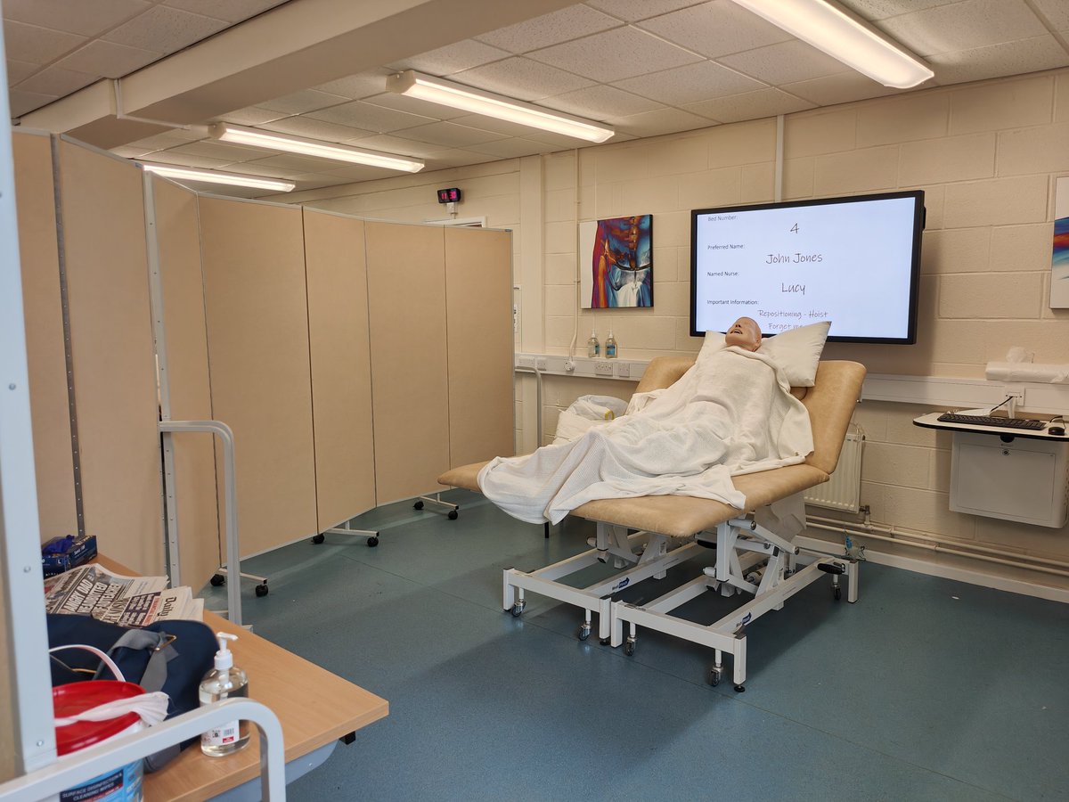 FranQuinnthomas's tweet photo. Great day with @KeeleAHP students completing an escape room - 22 mins is the time to beat! #Simulation #EscapeRoom #physiotherapy https://t.co/DOqtQJK1if