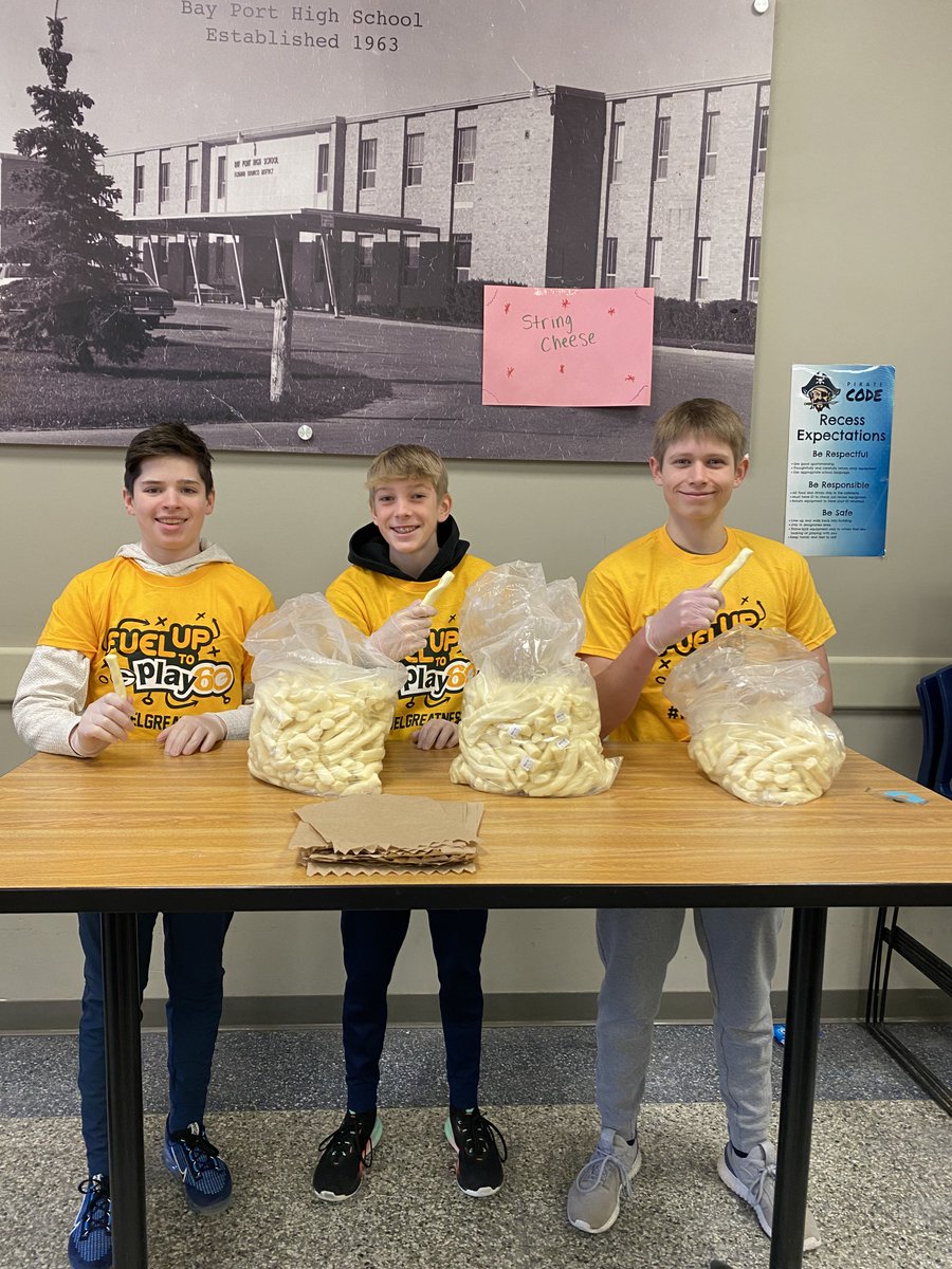 msvannuland's tweet photo. National Breakfast Week at Bay View! Our students tried samples of string cheese, yogurt and milk! @HSSD @hssdbv @FUTP60 @WisconsinFUTP60 @BieszkPE https://t.co/VsxsnbbKvq