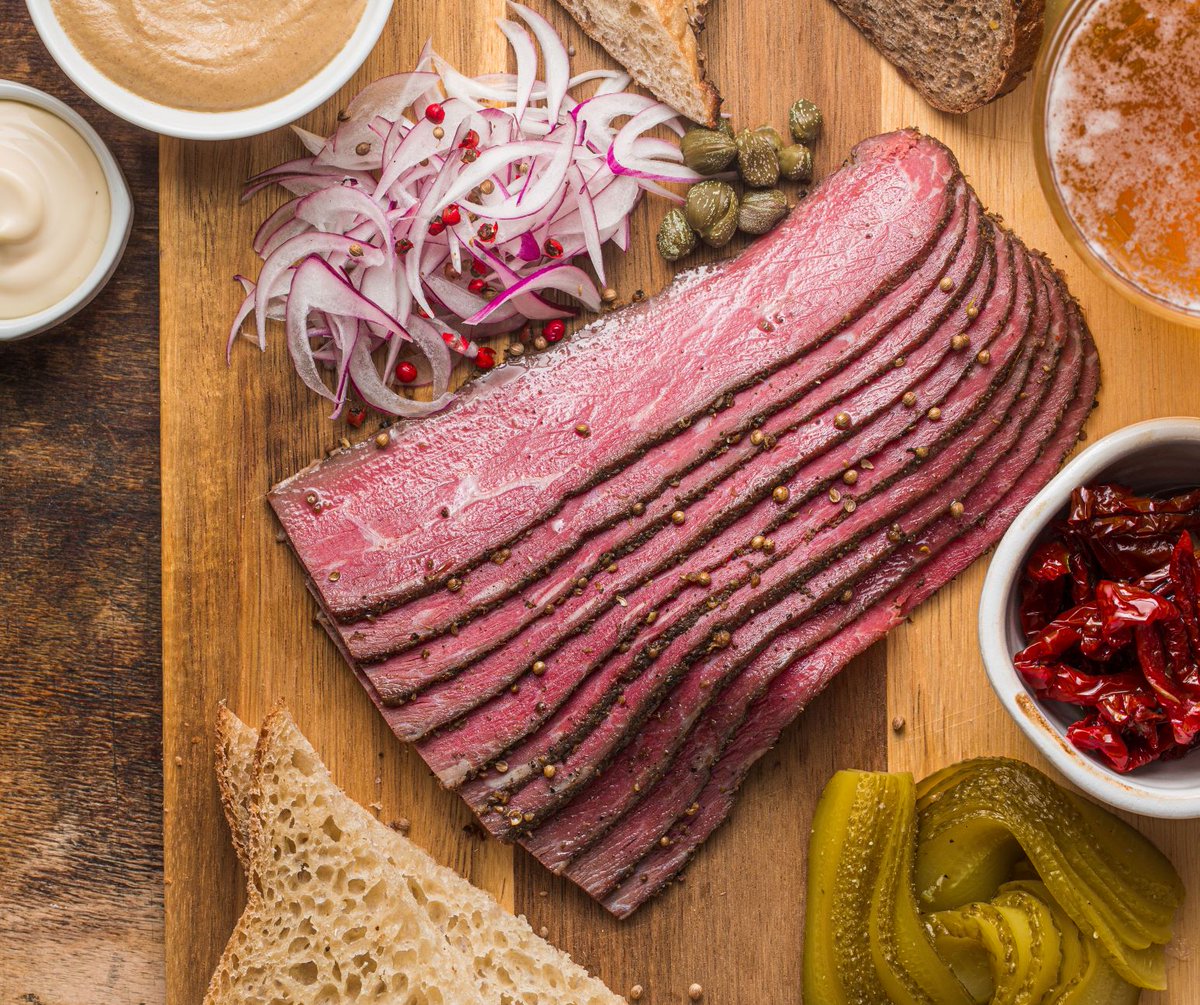 Apple Whiskey Glaze, anyone?! 🔥🍎🥃 There’s only 2 days left to St. Patrick's Day, and we can ALMOST taste the glaze on this smoked corned beef! ☘️  (Day 5 of 7 days to #stpatricksday ) #countdown #cornedbeef
Try it here: ow.ly/3f7C50Njmy9