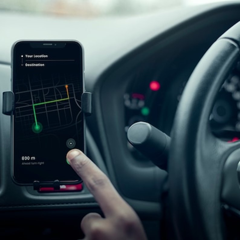 O Waze anunciou que está adicionando um recurso de mapeamento que visa ajudar os donos de veículos elétricos (EVs) a encontrar um carregador compatível pelo caminho. Saiba mais no Olhar Digital: tinyurl.com/novocorretor15…

#waze #carroseletricos