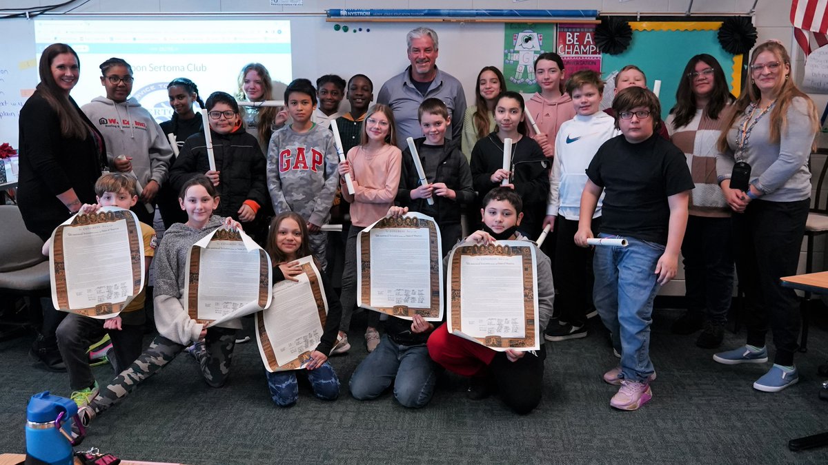 Today, students had a special visitor from the Sertoma Club to learn about what they do, and the kids will received their own copies of the Declaration of Independence. 

Thanks to the Sertoma Club for visiting Unity's fifth graders, and for the great educational gift!