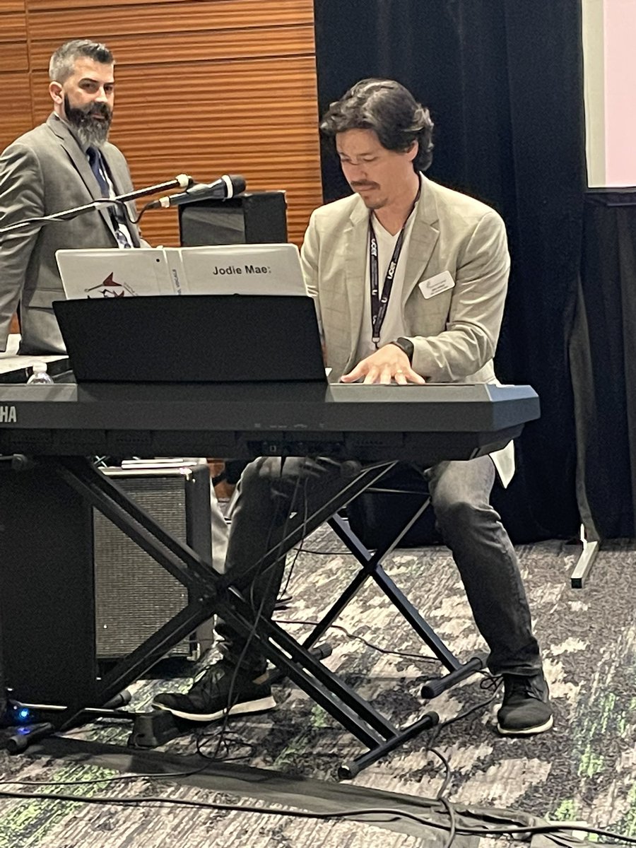 Quick #ucet23 <a href="/ucet/">UCET</a> come to ballroom c- the Utah Teacher Fellows are putting on a show!!