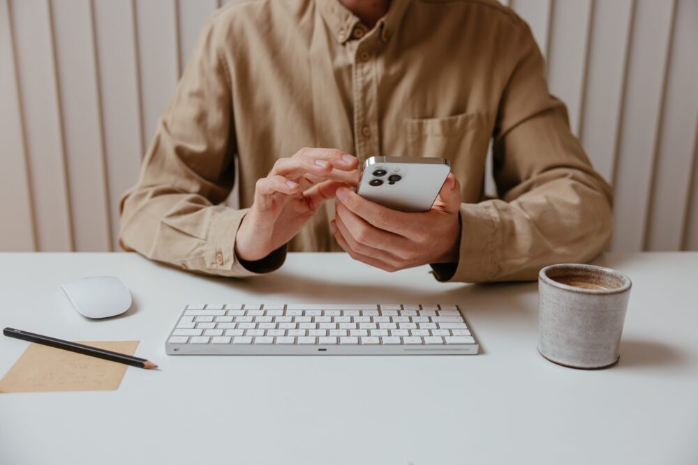 CatscreekGStore's tweet image. Isn't it cool?
#Sleeve #Computerkeyboard #Gesture #Finger #Gadget #Inputdevice #CommunicationDevice #Officesupplies #Officeequipment #Dressshirt