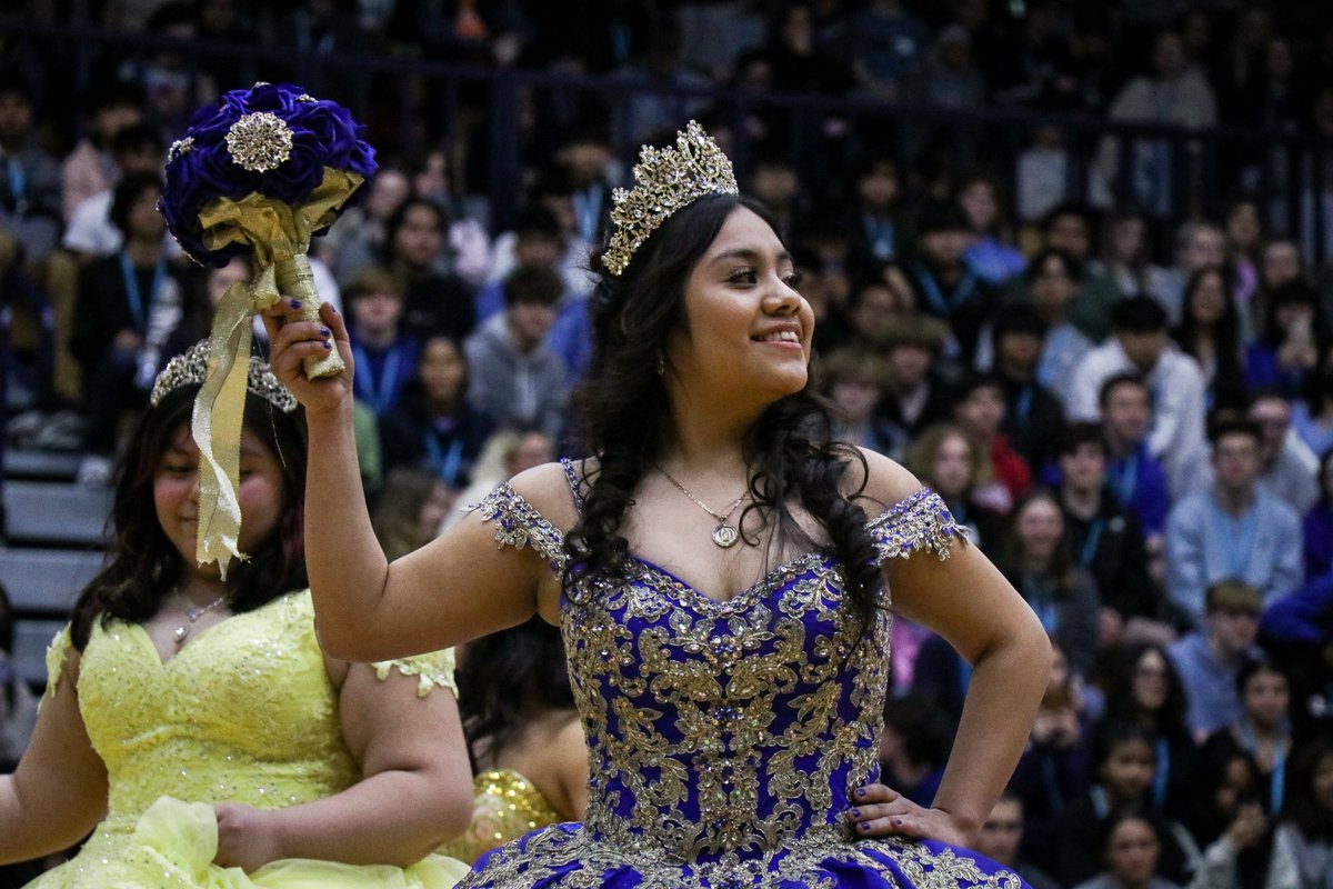 perrytwpschools's tweet photo. Today students at PMHS put on a Cultural Showcase for the entire school! There were amazing dances representing South Korea, Africa, Myanmar, and Mexico as well as a fashion show displaying garments from Mexico, Syria, Mauritania, Ethiopia, Kenya, and many more! 🌍💃🎉 https://t.co/hRsWRJA2AD