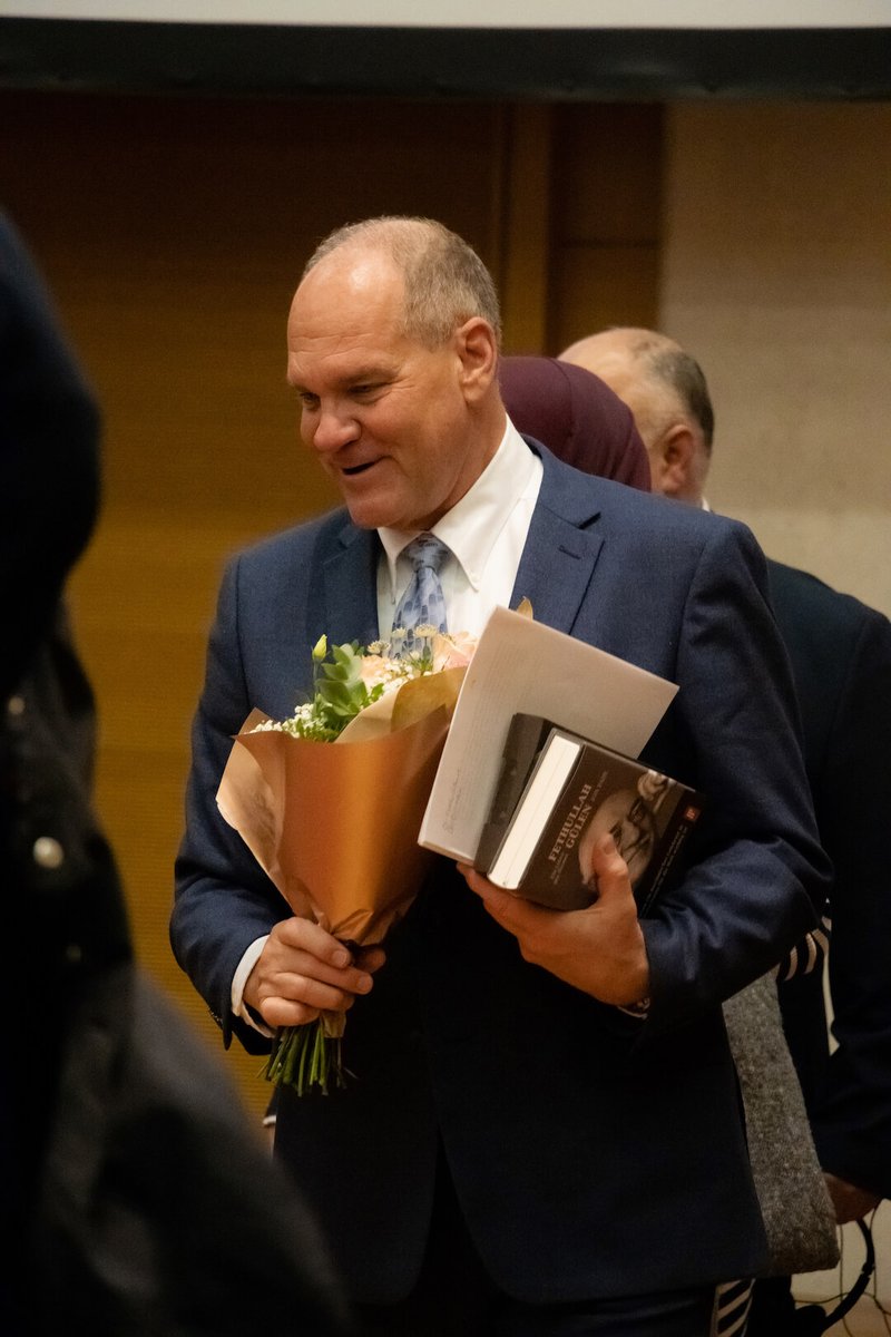 ForumDialog's tweet image. Am 14. März 2023 traf der Autor Jon Pahl seine deutschsprachigen Leser in Berlin. Bei der Lesung las Pahl aus seinem Buch, beantwortete Fragen und tauschte sich mit seinen Lesern aus.
forumdialog.org/event/fethulla…