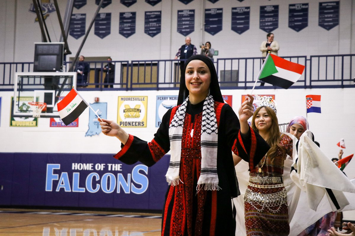 perrytwpschools's tweet photo. Today students at PMHS put on a Cultural Showcase for the entire school! There were amazing dances representing South Korea, Africa, Myanmar, and Mexico as well as a fashion show displaying garments from Mexico, Syria, Mauritania, Ethiopia, Kenya, and many more! 🌍💃🎉 https://t.co/hRsWRJA2AD