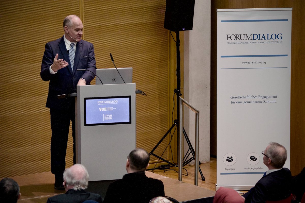 ForumDialog's tweet image. Am 14. März 2023 traf der Autor Jon Pahl seine deutschsprachigen Leser in Berlin. Bei der Lesung las Pahl aus seinem Buch, beantwortete Fragen und tauschte sich mit seinen Lesern aus.
forumdialog.org/event/fethulla…